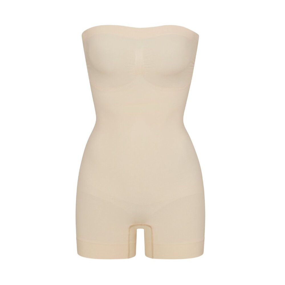 SKIMS WOMEN'S STRAPLESS SHORTIE BODYSUIT IN SAND SIZE M NWT $74